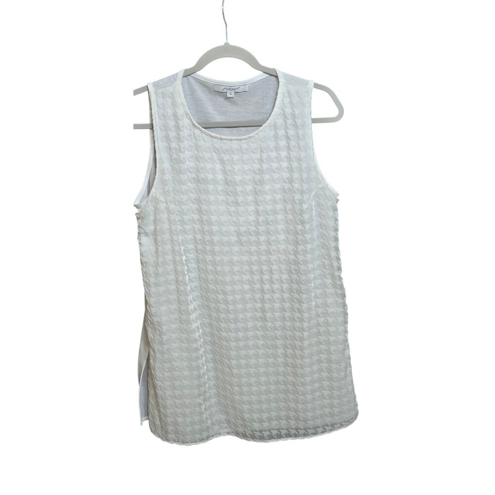 Women’s white Foxcroft sleeveless tunic. Size medium.